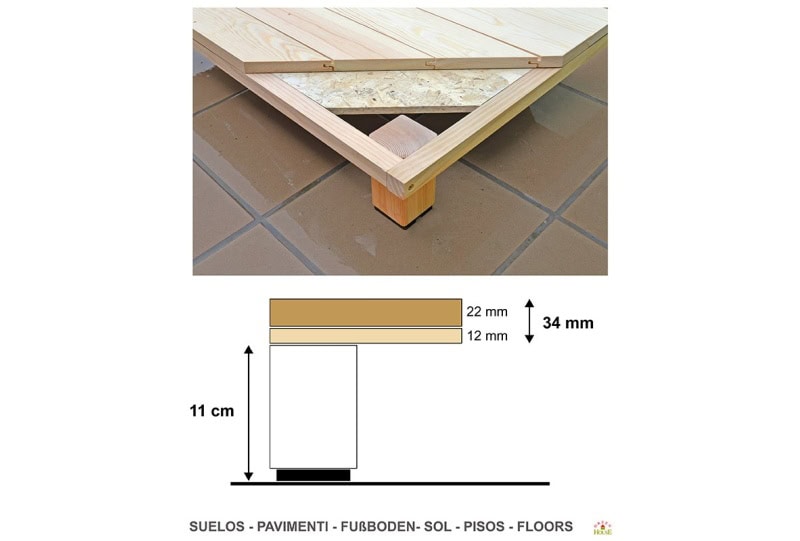 Bambini che giocano in una casetta di legno all'aperto